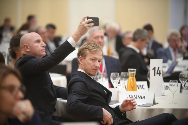 Borut Jamnik si je v mlajših letih zelo želel postati predsednik vlade. Njegove osebnostne lastnosti so: zna predvideti nekaj korakov vnaprej, nikoli ne pozabi in zelo ga je strah, da se pojavi v medijih v negativni luči. Je njegova moč v zenitu ali že gledamo njegov zaton? FOTO: Jure Eržen/Delo