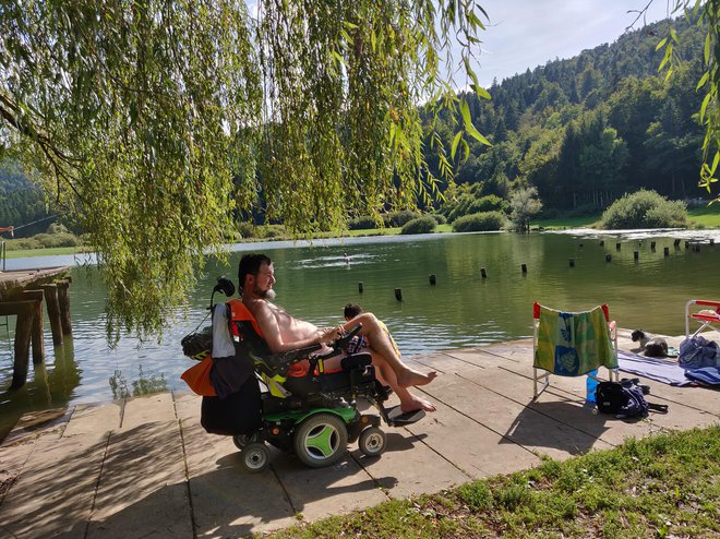 Tako lep dan je bil na Podpeškem jezeru. FOTO: osebni arhiv
