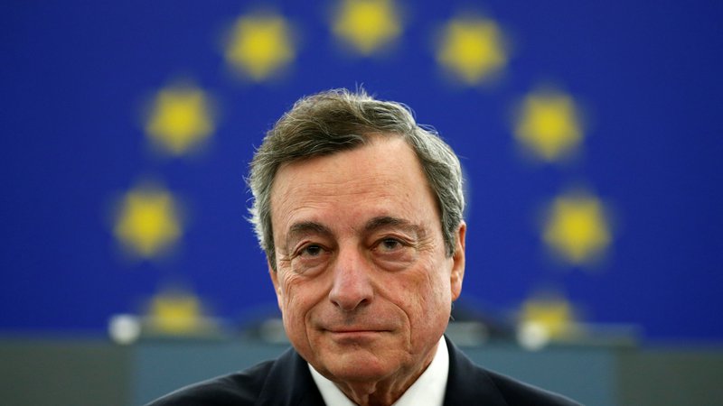 Fotografija: Mario Draghi po osmih letih na čelu ECB očitno odhaja s spodbujevalnimi ukrepi. Foto Reuters