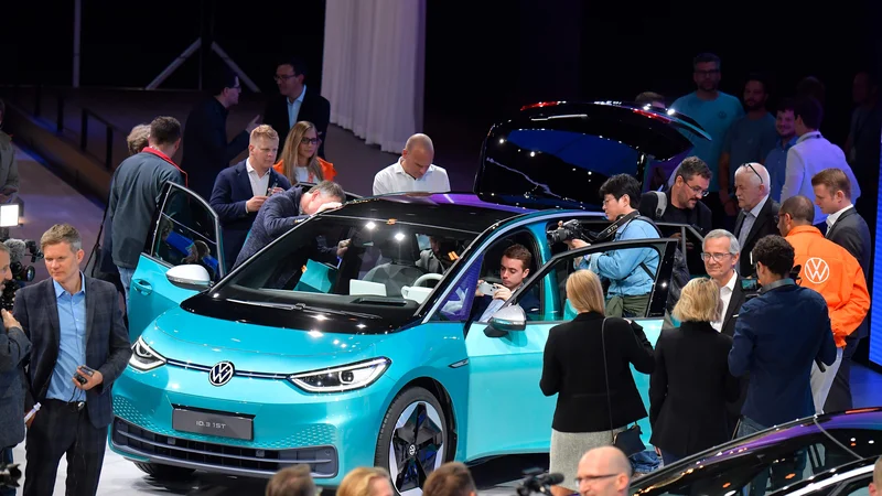 Fotografija: Volkswagen I.D.3 je prvi električni model te znamke, ki je pripravljen na povsem novi platformi namenjeni le modelom s tovrstnim pogonom.
Foto AFP