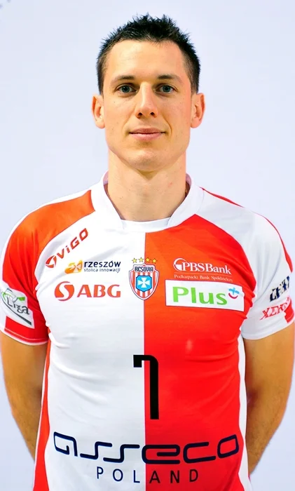 Oleg Ahrem, največji zvezdnik beloruske odbojke, je reprezentančni dres obesil na klin. FOTO: CEV