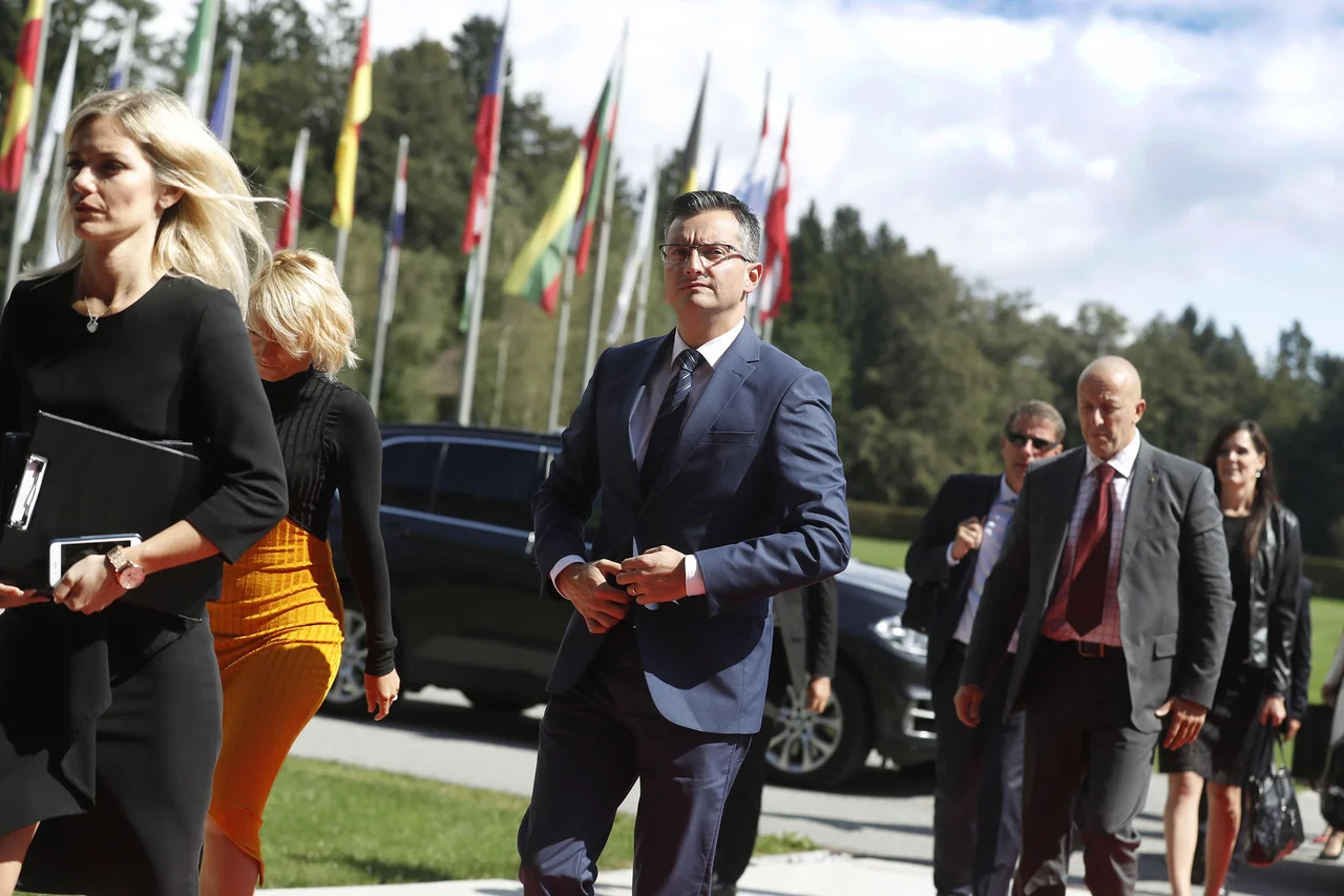 Fotografija: Vlada mora oba proračuna sprejeti in poslati v državni zbor do konca tega meseca. FOTO: Leon Vidic