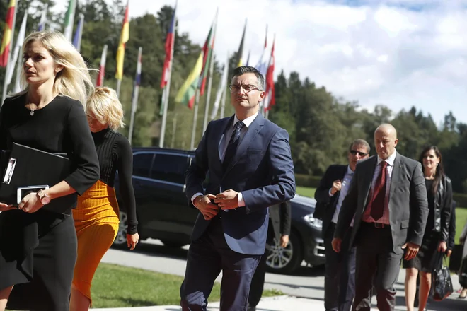 Vlada mora oba proračuna sprejeti in poslati v državni zbor do konca tega meseca. FOTO: Leon Vidic