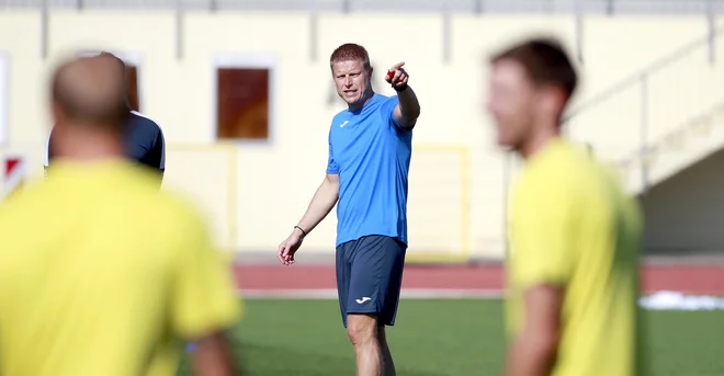 Andrej Razdrh bo drevi prvič vodil Domžale v zaostali prvenstveni tekmi proti Muri. FOTO: Roman Šipić/Delo