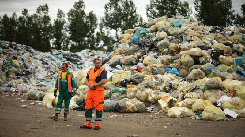 Fotografija: Okoljsko področje so letos zaznamovale težave s skladiščenjem odpadkov. FOTO: Jure Eržen/Delo