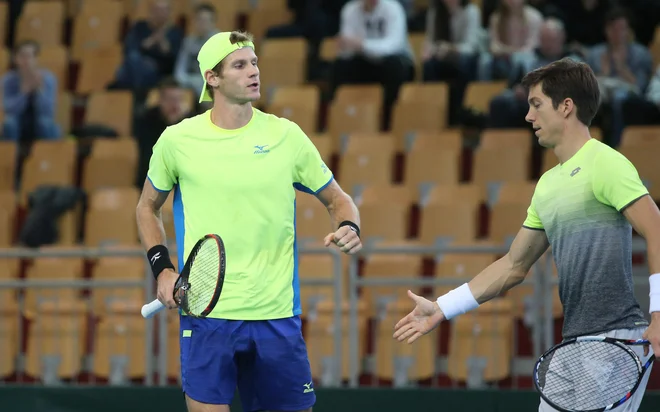 Blaž Rola (levo) in Aljaž Bedene sta v Kairu uspešno dokončala delo. FOTO: Tadej Regent