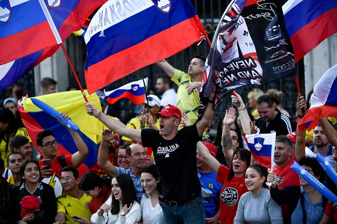 Trg Cibeles so preplavili slovenski navijači. FOTO: AFP