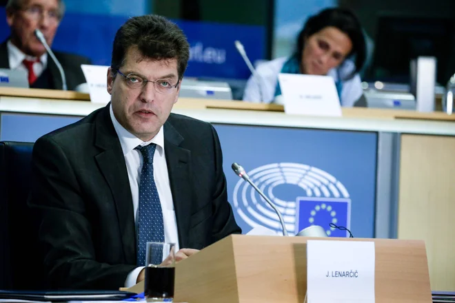 Slovenski kandidat Janez Lenarčič na sinočnjem zaslišanju v evrpskem parlamentu ni imel težav. FOTO: Foto Aris Oikonomou/AFP