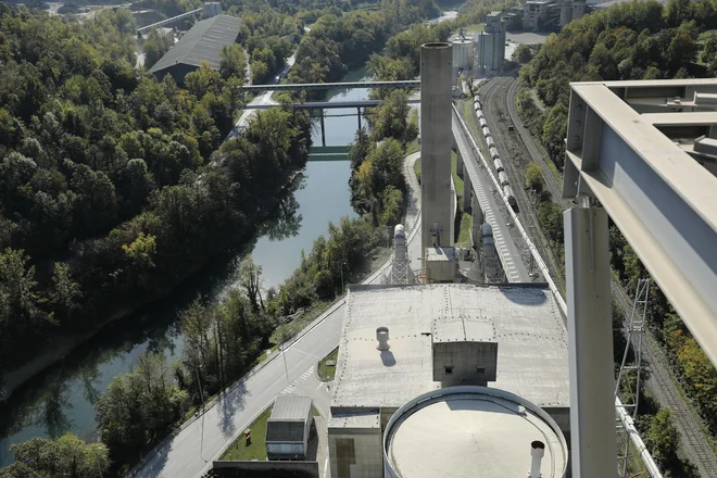 Cementarna Salonit Anhovo, v Anhovem, 22. oktobra 2019.
[cementarne,industrija,delo,delavci,tovarne,cement]