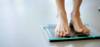 Pri starejših in tudi pri kroničnih bolnikih pa je veliko bolj verjetno, da k telesni masi v večji meri prispeva maščobni oddelek telesa. Foto: Shutterstock