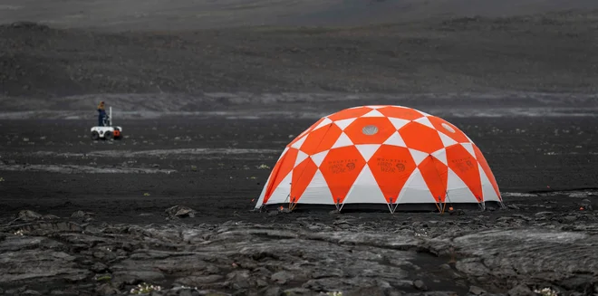 Nasa želi čim manj stvari prepustiti naključju, zato tudi organizirajo več projektov, v katerih posnemajo življenje na Marsu. FOTO: Halldor Kolbeins Afp