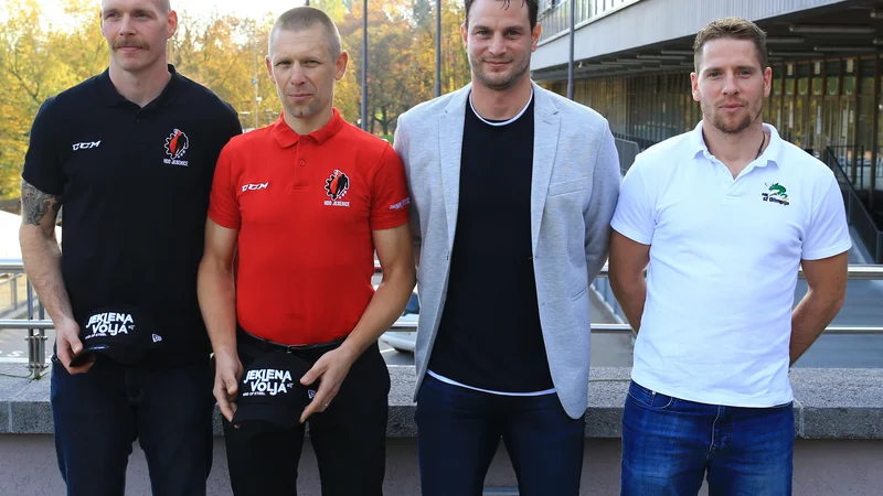 Fotografija: Trenerja in kapetana SŽ Olimpija in Sij Acroni Jesenic, Aleš Mušič (desno), Gregor Polončič, Andrej Tavželj in Mitja Šivic so nabrušeni za jubilejni 500. derbi. FOTO: Tomi Lombar/Delo