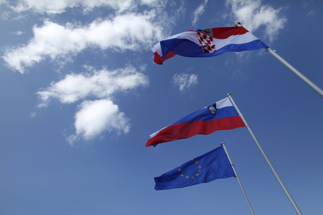 Evropska in hrvaška zastava. FOTO: Reuters