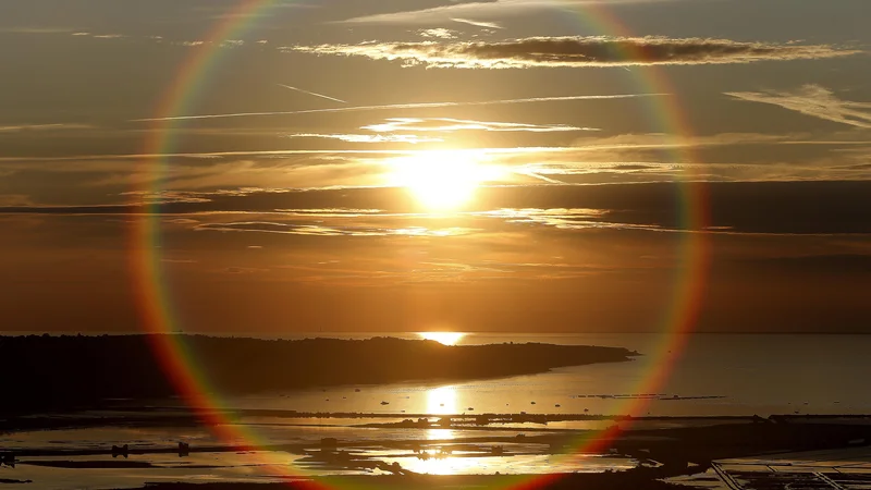 Fotografija: Ob dnevu spomina na mrtve je čas za razmislek tudi o tem, zakaj se toliko ljudi izogiba pogovorom o smrti in minljivosti ter zakaj to ni najbolje. Foto Blaž Samec