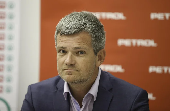 Le mesec dni za tem, ko je prejel nagrado za menedžerja leta, je moral šef Petrola Tomaž Berločnik odstopiti. FOTO: Jože Suhadolnik/Delo