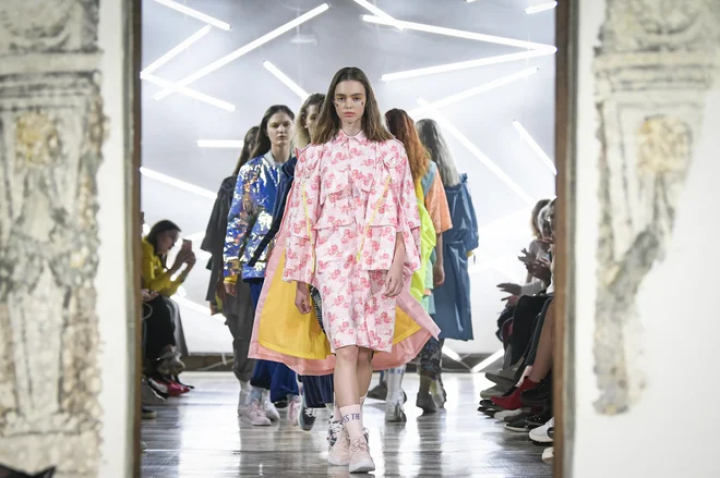 V Muzeju za arhitekturo in oblikovanje se danes iztekata ljubljanski teden mode LJFW in konferenca Sistem mode, na kateri je gostovala tudi Alenka Marsh. Na fotografiji: iz kolekcije Kiss the Future Foto Jure Makovec