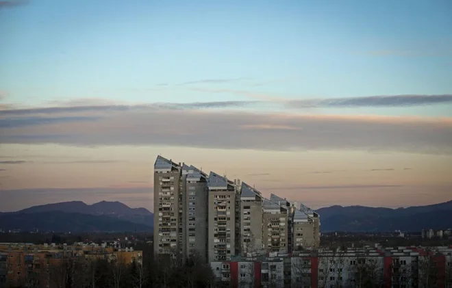 Povprečna cena rabljenega stanovanja v Ljubljani je znašala 2780 evrov na kvadratni meter, kar je okoli pol odstotka več kot v drugem polletju lani. FOTO: Matej Družnik/Delo