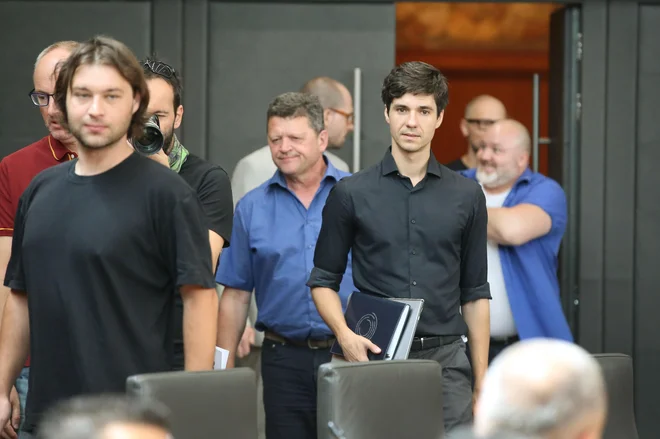 Za zdaj ne kaže, da bodo izpolnjeni pogoji Levice za nadaljevanje partnerstva s koalicijo. Foto Leon Vidic