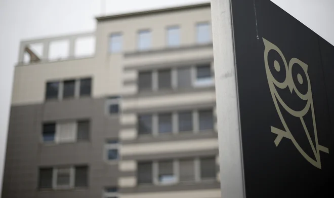Ta teden so na sedežu Sove imeli več obiskov parlamentarnih nadzornikov, včeraj so ti pregledovali porabo denarja za tehniko, tajne lokacije in sodelovanje s tujimi službami. FOTO: Blaž Samec