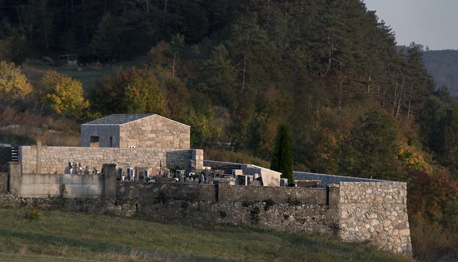 Mala arhitektura velikega pomena za kraj pri Ilirski Bistrici s komaj 243 prebivalci.