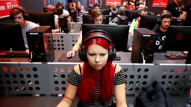 Fotografija: Industrija videoiger je pretežno v rokah moških – trije od štirih zaposlenih so moškega spola, zato so tudi igralke igric v manjšini. Foto Reuters