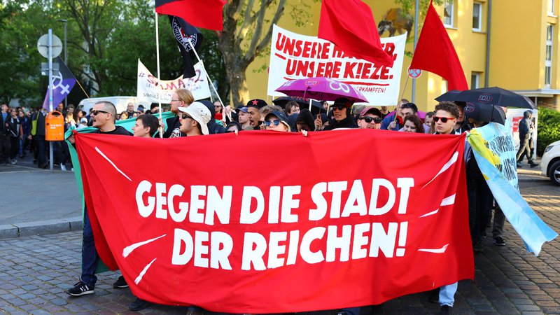 Fotografija: Nemci so protestirali proti visokim najemninam, bodo tudi proti pokojninskim spremembam? FOTO: Reuters