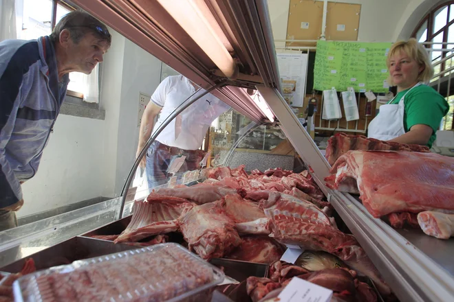 Uprava za varno hrano je slovenskim nosilcem živilske dejavnosti naročila umik živil iz prometa.&nbsp;FOTO: Leon Vidic