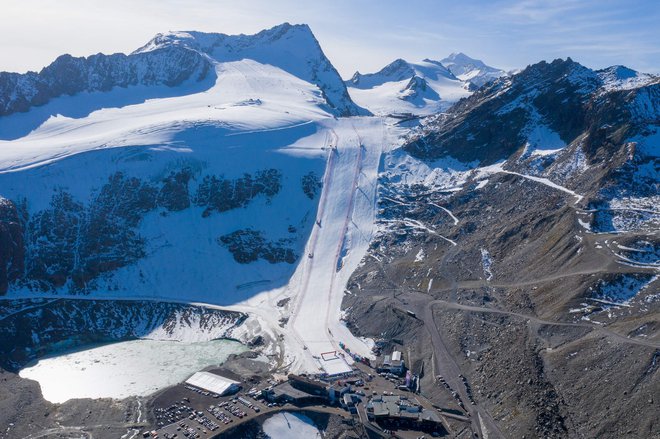 Ledenik Rettenbach nad Söldnom bo triindvajsetič odprl sezono za svetovni pokal v alpskem smučanju. FOTO: AFP