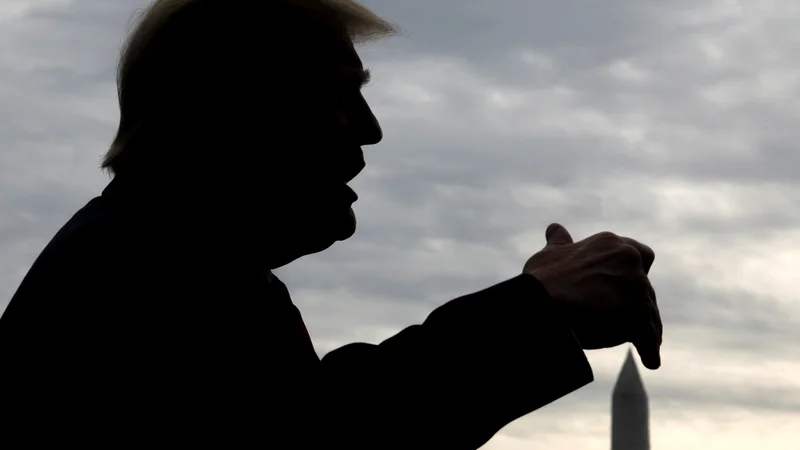 Fotografija: Donald Trump še vedno verjame v veliko zaroto proti njemu. FOTO: Tom Brenner/Reuters