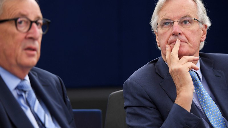 Fotografija: Bo odhajajočemu predsedniku evropske komisije Jean-Claudu Junckerju in glavnemu pogajalcu Michelu Barnieru uspelo rešiti vprašanje brexita do izteka mandata aktualne komisije? FOTO: AFP