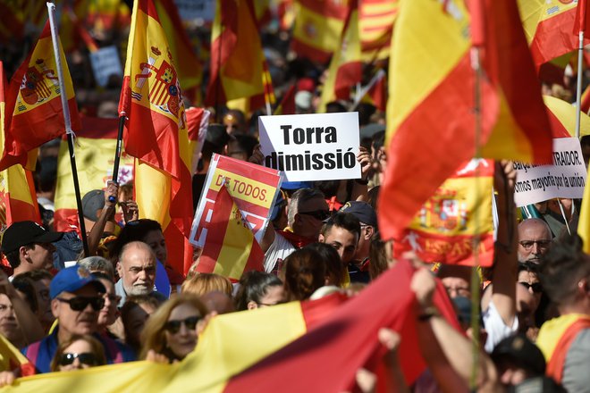 »Torra naj odstopi.« (Quim Torra je aktualni predsednik Katalonije). FOTO: Josep Lago/AFP