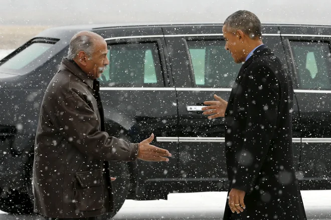 John Conyers leta 2016 ob srečanju z Barackom Obamo. FOTO: Jonathan Ernst/Reuters