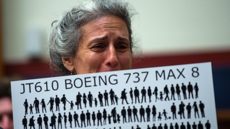 Fotografija: Po strmoglavljenjih so se pojavila ugibanja, ali je Boeing v želji po čimprejšnjem dokončanju modela max ubiral bližnjice. FOTO: Andrew Caballero-reynolds/Afp