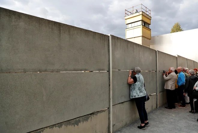 Združitev Nemčije je bila tudi darilo Evrope Nemčiji – in to ob koncu stoletja, v katerem so Nemci tej celini prizadejali nepredstavljivo trpljenje. FOTO: Fabrizio Bensch/Reuters