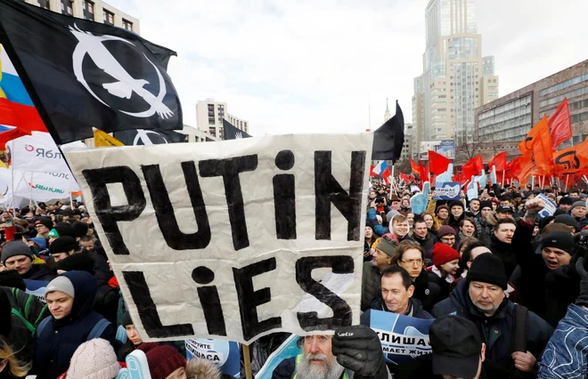 Po potrditvi predloga zakona&nbsp;so v Moskvi marca izbruhnili protesti. FOTO: Shamil Zhumatov Reuters