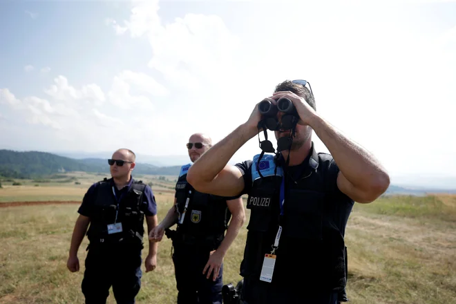 Frontex je doslej za nadzor meja &raquo;najemal&laquo; pripadnike policije držav EU, zdaj pa oblikuje svoje enote in je zanje že objavil razpis. Foto Reuters
