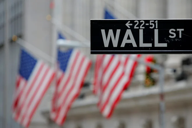 Kandidatka zbuja­ skrb na Wall Streetu in v upravah največjih ameriških korporacij. Foto Andrew Kelly/Reuters