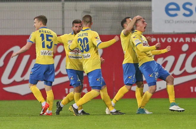 Celjani po pokalnem spodrsljaju in za stik z vrhom potrebujejo zmago proti Triglavu. FOTO: Tadej Regent/Delo