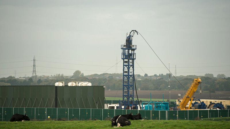 Fotografija: Podjetje Cuadrilla Resources je s frackingom skušalo priti do zemeljskega plina, a je britanska vlada dejavnost začasno prepovedala. FOTO: Oli Scarff/AFP
