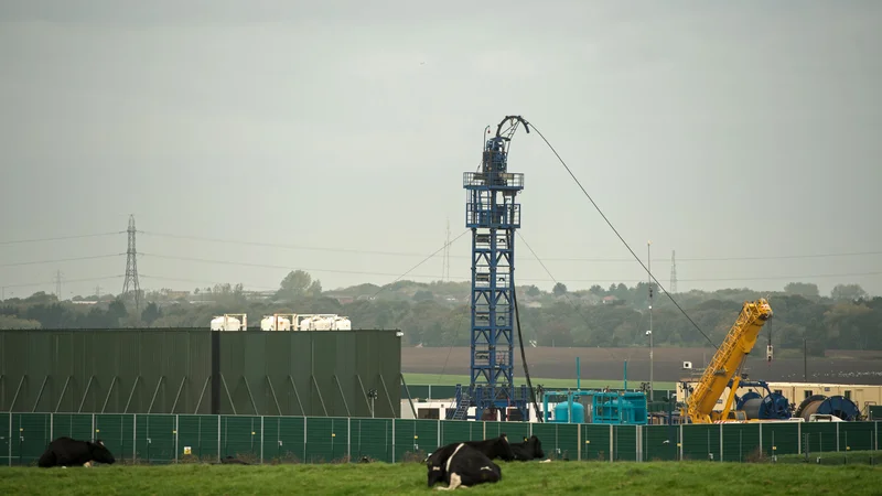 Fotografija: Podjetje Cuadrilla Resources je s frackingom skušalo priti do zemeljskega plina, a je britanska vlada dejavnost začasno prepovedala. FOTO: Oli Scarff/AFP