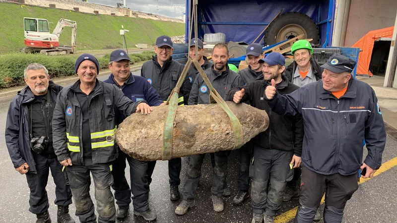 Fotografija: »Vse je steklo tako, kot smo si želeli, plan B ni bil potreben,« je pojasnil Darko Zonjič, poveljnik državne enote za neeksplodirana ubojna sredstva. FOTO: Anja Vučkič/Mariborinfo 