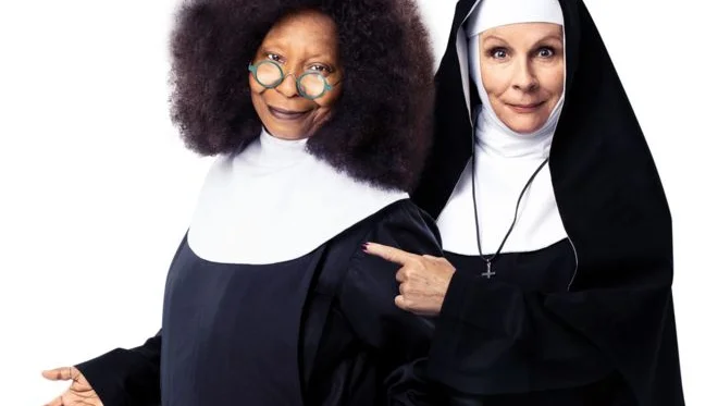 Fotografija: Whoopi Goldberg je v promocijskem videu za predstavo potrdila: »Da, originalna Deloris se vrača. Nekoliko starejša in zrelejša, a še vedno za akcijo.«
Foto Promocijsko gradivo