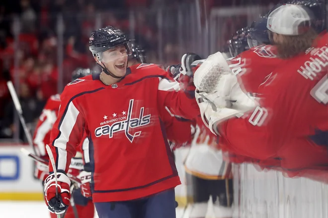 Češki hokejist Jakub Vrana se je veselil svojega prvega trojčka v NHL. FOTO: Usa Today Sports