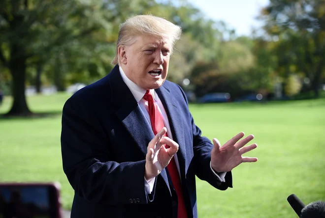 Donald Trump je zagrozil, da bo umaknil denarno podporo Kaliforniji. FOTO: Olivier Douliery/AFP