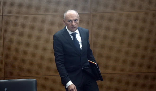 Za zdaj je pri pripravi zakona sodelovalo ministrstvo za zdravje, ki ga vodi Aleš Šabeder, svoje mnenje pa naj bi dodali še finančno ministrstvo in socialni partnerji. FOTO: Blaž Samec/Delo