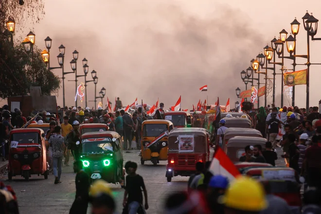 »Noben posameznik ali skupina, nobena stran s partikularnim interesom, noben regionalni ali mednarodni igralec ne sme ugrabiti volje iraških ljudi ali jim vsiliti svojo,« je dejal iraški ajatola al Sistani. FOTO: Khalid Al-mousily/Reuters