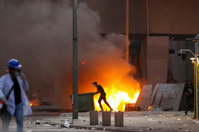 260 protestnikov je bilo do zdaj ubitih v protestih na iraških ulicah. FOTO: Thaier Al-sudani/Reuters