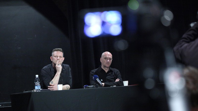 Fotografija: Direktor MGL Tibor Mihelič Syed (levo) in umetniški vodja Goran Injac na novinarski konferenci Foto Mavric Pivk
