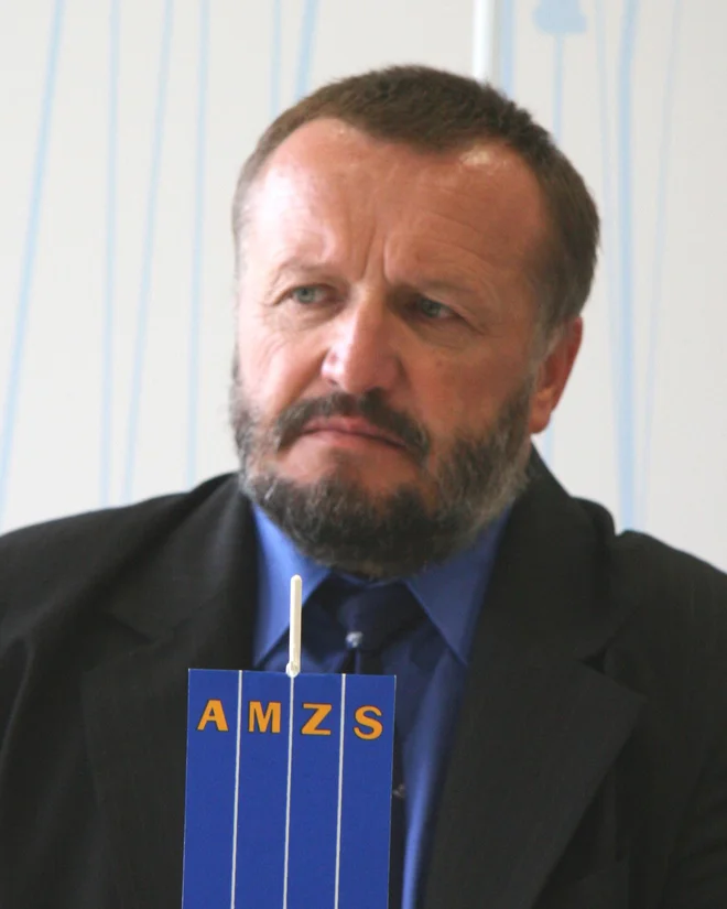 Franc Sušnik: »Sprememba zakona za nas ni dobra. Prej smo imeli skupno občinsko upravo s sosednjo občino Tabor, zdaj morajo biti vključene najmanj tri občine. To je napad na manjše občine in na podeželje!« FOTO: Brane Piano