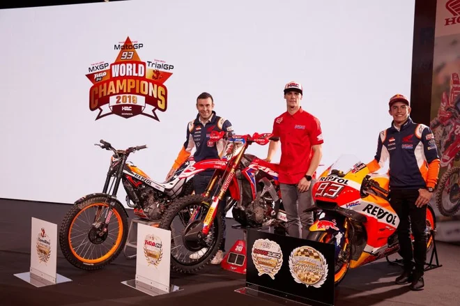 Hondini šampioni so se zbrali v Milanu (z leve): Toni Bou, Tim Gajser in Marc Marquez. FOTO: HRC